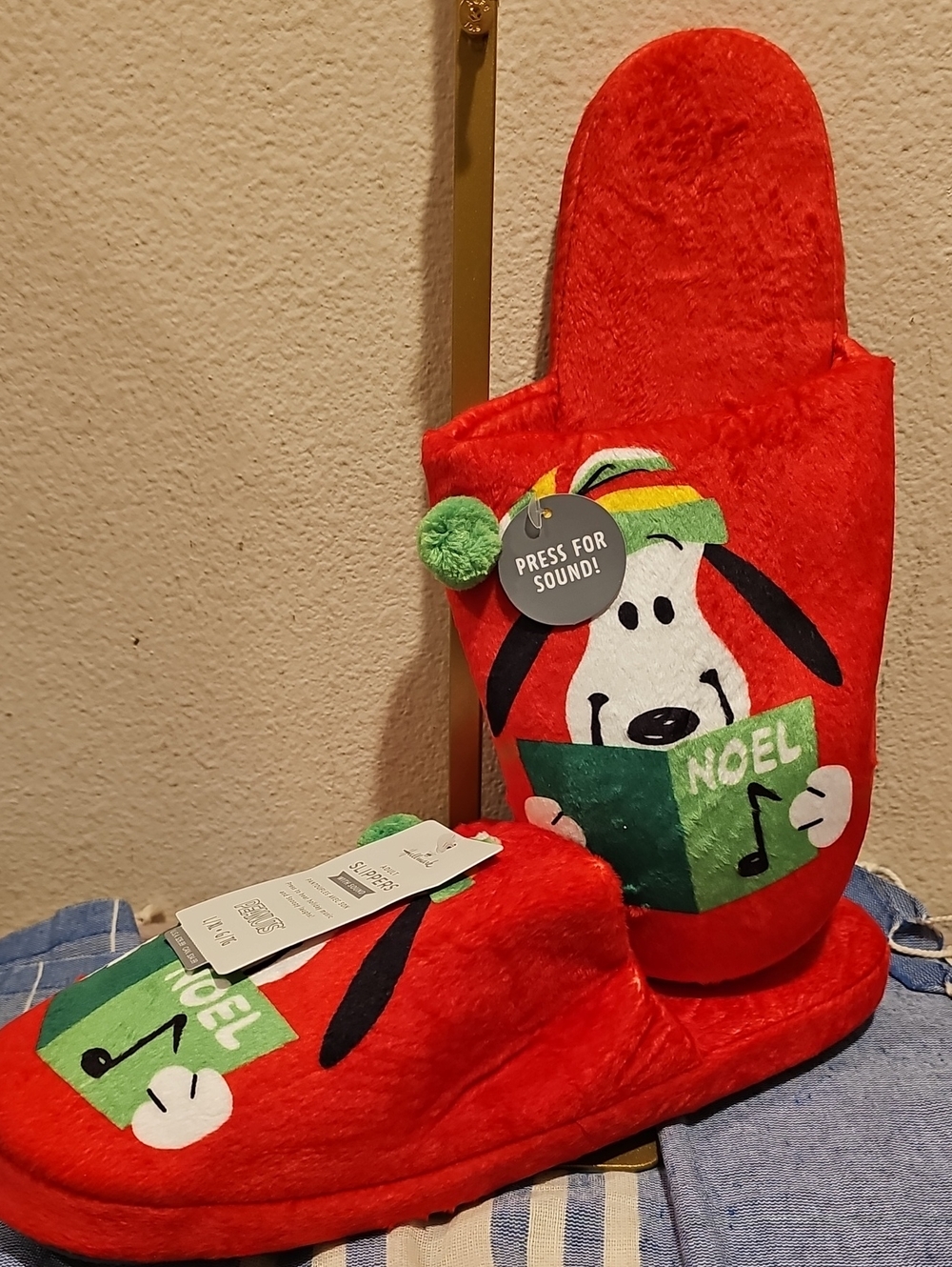 Hallmark Peanuts collabe slippers with sound